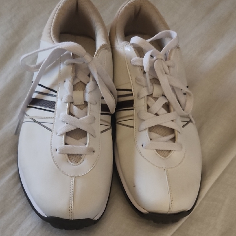 Nike Women's Cream and Black Sneakers